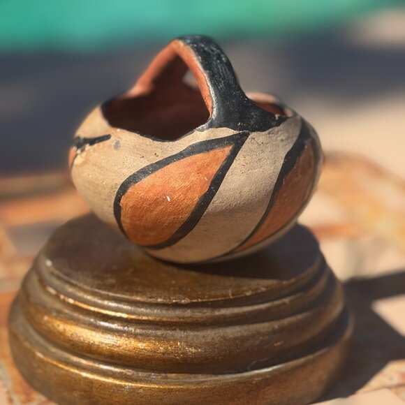 Antique Santo Domingo Kewa Pueblo Basket Pot - Native Pottery, Early 1900s - Picture 3 of 10